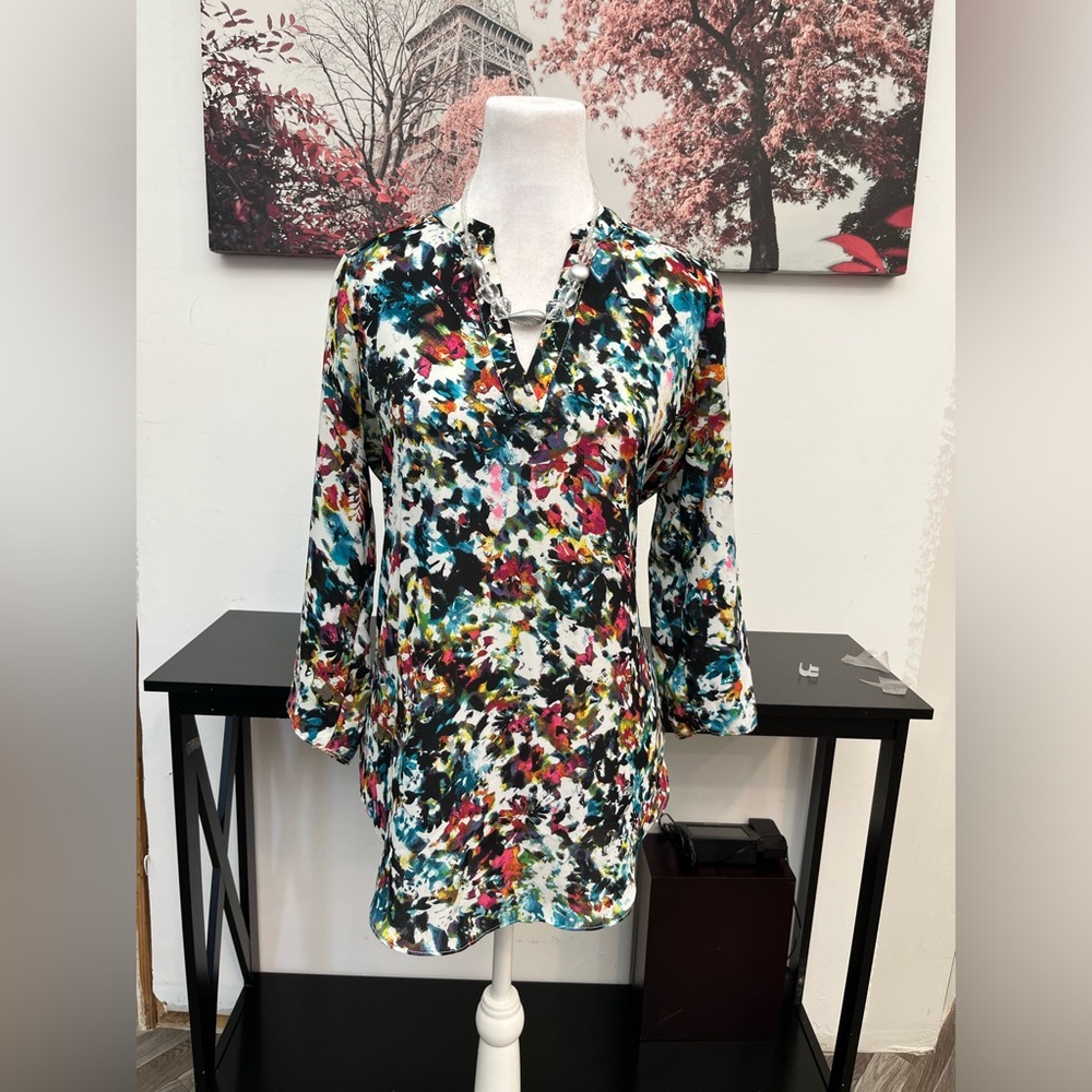 Decree Women’s Top Blouse Floral V Neck 3/4 Roll Tab Sleeve Size S Pullover